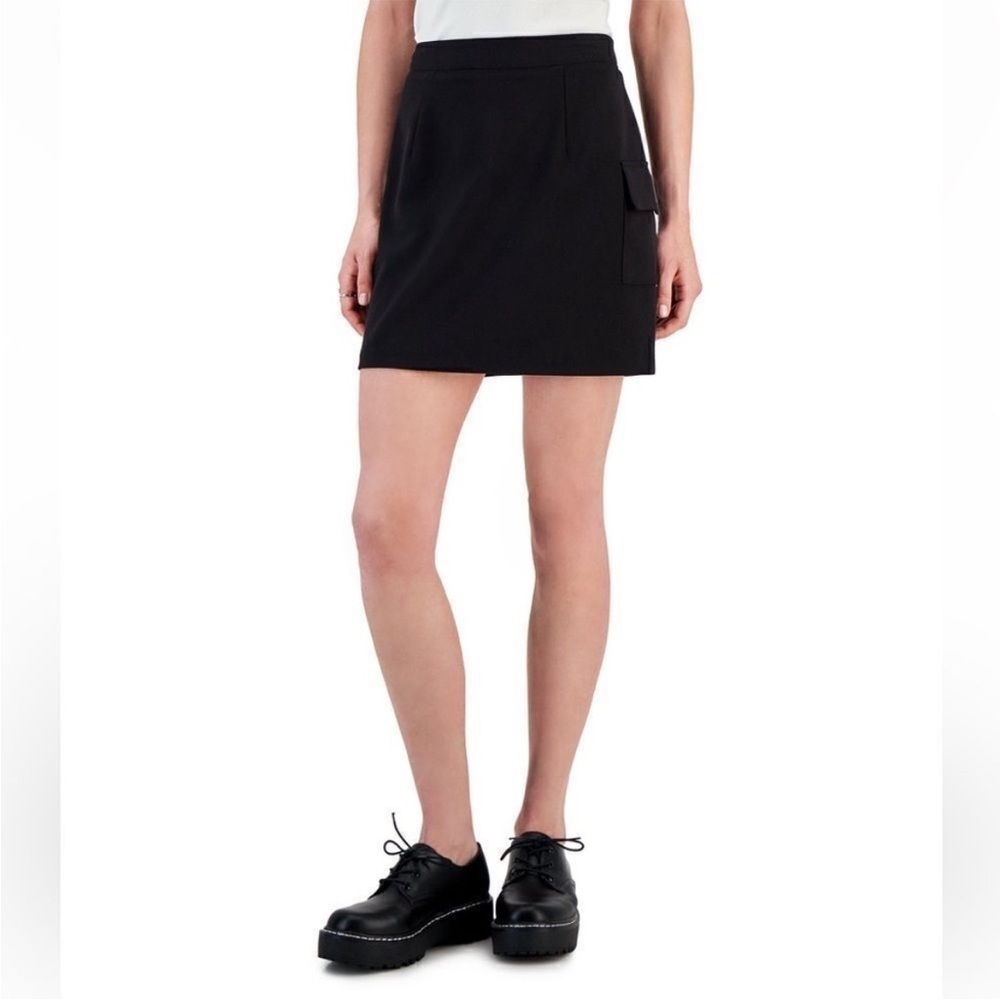 EXCELLENT CONDITION WOMEN’S SIZE 2  TITLE NINE GENIE SKIRT